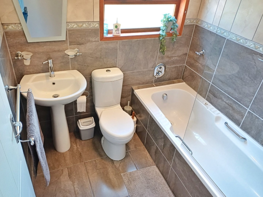 4 Bedroom Property for Sale in Reebok Western Cape